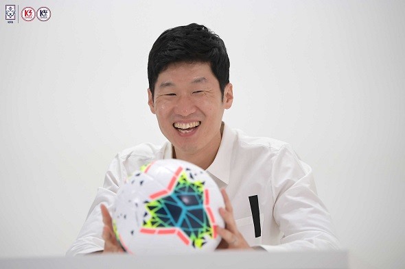 Park Ji-sung đánh giá rất cao tài năng của HLV Park Hang-seo tuyển Việt Nam. Ảnh: Interfootball.