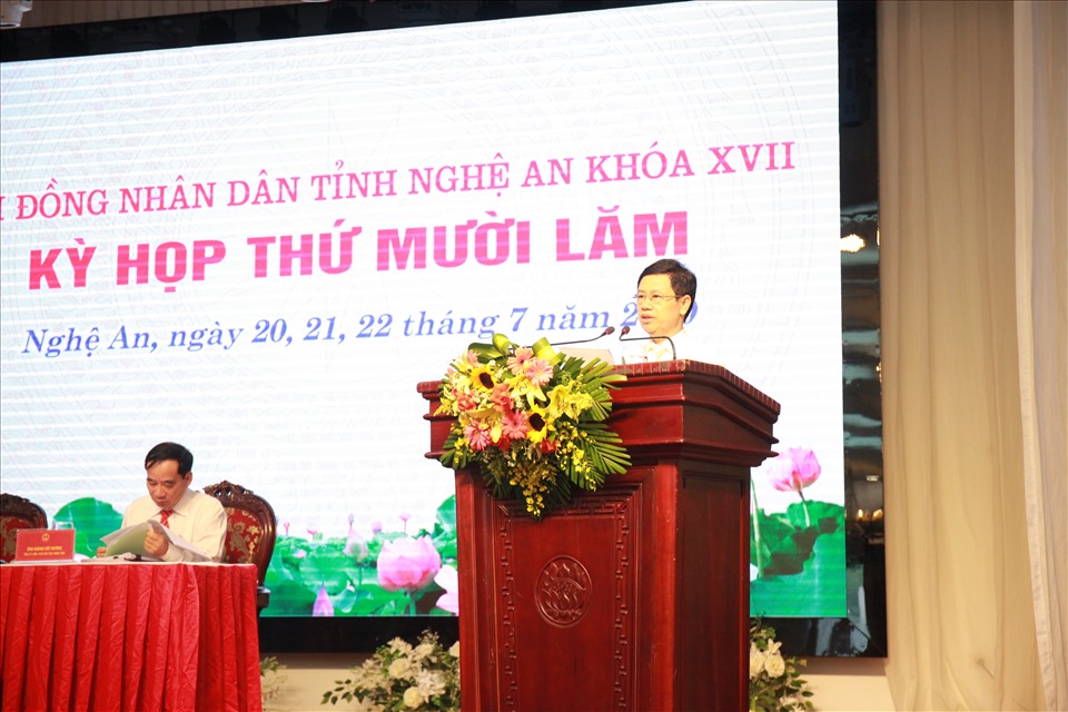 Chủ tịch HĐND tỉnh Nghệ An Nguyễn Xuân Sơn khai mạc kỳ họp. Ảnh: Trần Tuyên