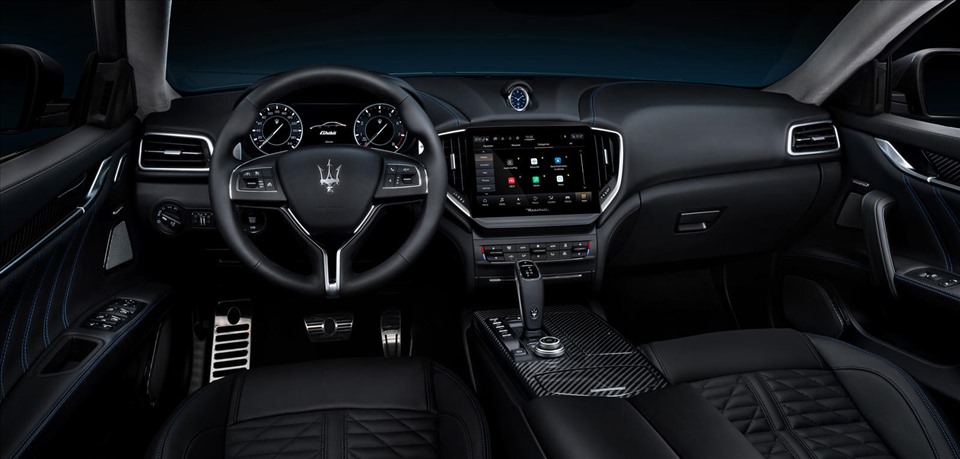 Màn hình cảm ứng trung tâm được mở rộng thành 10,1 inch, kết hợp cùng đó là bảng đồng hồ kỹ thuật số mới giúp thao tác điều khiển xe và sử dụng các chức năng giải trí của người lái được thuận tiện hơn.