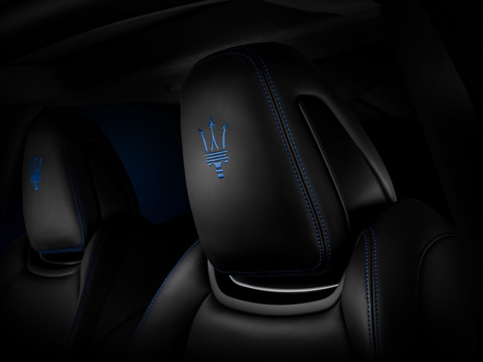 Với hộp số tự động 8 cấp ZF và hệ dẫn động cầu sau, Maserati Ghibli 2021 có khả năng tăng tốc 0-100 km/h mất 5,7 giây, vận tốc giới hạn điện tử là 255 km/h. Hiện tại, Maserati cho biết Ghibli Hybrid sẽ bắt đầu được sản xuất từ tháng 9/2020. Hãng chưa công bố mức giá cũng như thời điểm bán ra của mẫu xe lai này.