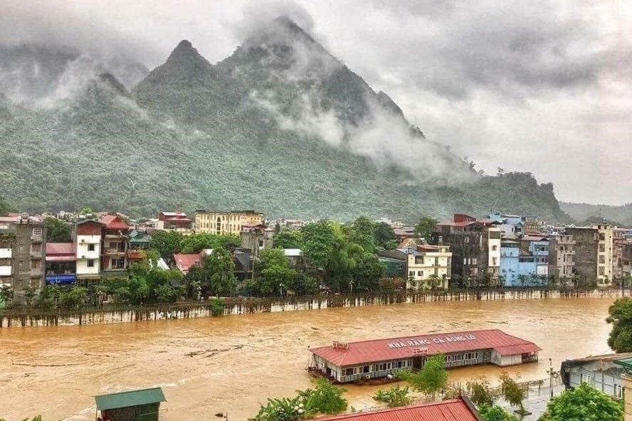 TP.Hà Giang ngập lụt nặng bởi trận mưa lớn đêm 20 sáng 21.7.2020. Ảnh: Thái Bình.