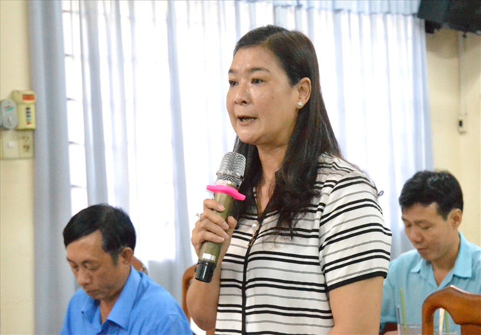 Bà Lý Thúy Vân, Ủy viên BCH Tổng LĐLĐ Việt Nam, Chủ tịch LĐLĐ huyện Tịnh Biên, phát biểu tại hội nghị. Ảnh: LT