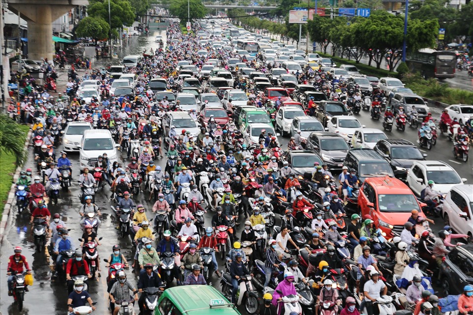 TPHCM hiện có hơn 8,1 triệu xe ô tô và xe máy.  Ảnh: Minh Quân