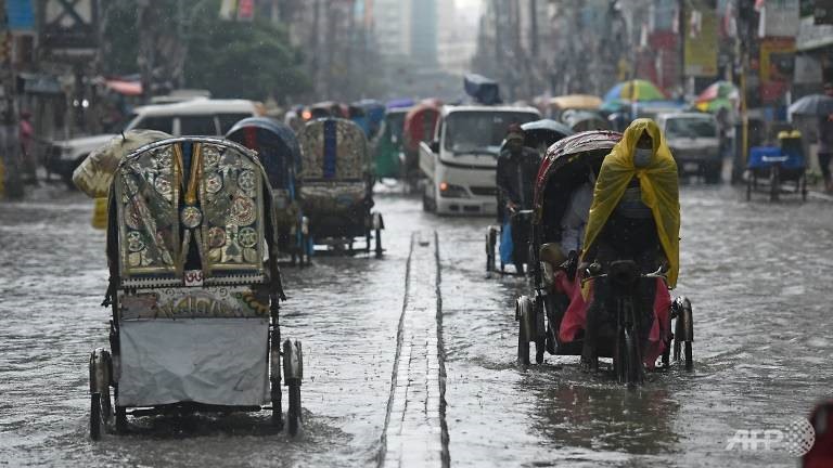 Người dân Bangladesh cho biết, suốt từ năm 1998, họ chưa từng chứng kiến trận lụt nào kinh hoàng như năm nay. Ảnh: AFP