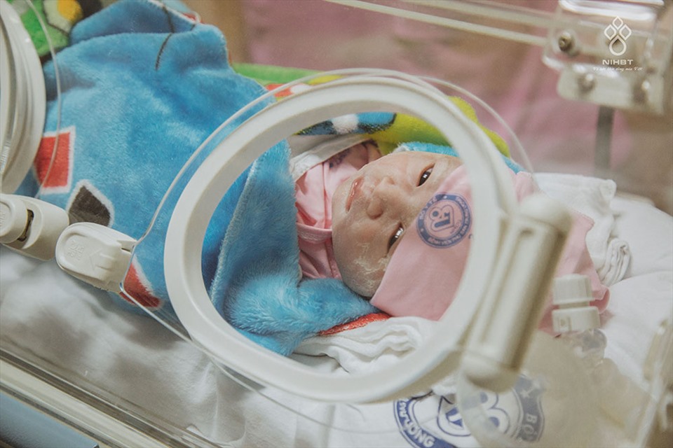 Hiện tại em bé đang được chăm sóc tại Bệnh viện Phụ sản TW, còn người mẹ đang được điều trị tại Viện Huyết học – Truyền máu TW. Ảnh: Công Thắng.