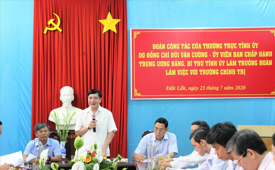 Uỷ viên Trung ương Đảng, Bí thư Đắk Lắk Bùi Văn Cường phát biểu chỉ đạo. Ảnh Bảo Trung