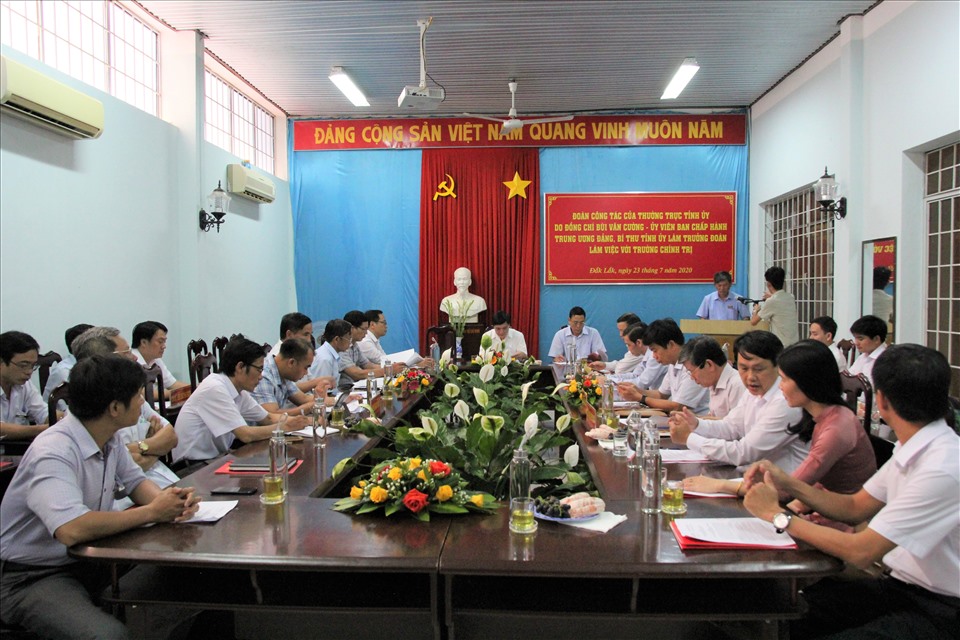 Quang cảnh buổi làm việc của đoàn công tác Tỉnh ủy Đắk Lắk với trường chính trị tỉnh. Ảnh Bảo Trung