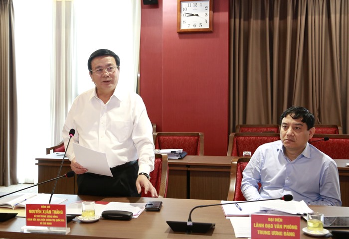 Chủ tịch Hội đồng Lý luận Trung ương Nguyễn Xuân Thắng góp ý tại Hội nghị. Ảnh: hanoi.gov