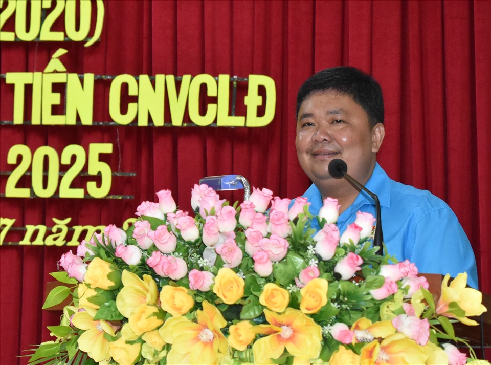 Chủ tịch LĐLĐ quận Bình Thủy Nguyễn Việt Quân phát biểu tại buổi lễ. Ảnh: Thành Nhân
