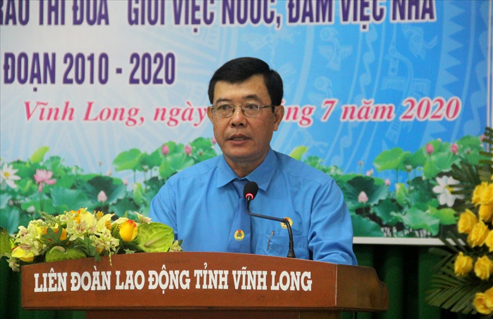 Chủ tịch LĐLĐ tỉnh Vĩnh Long - Huỳnh Bá Long phát biểu khai mạc. Ảnh: N.T