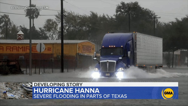 Thủy triều ở nhiều vịnh của Texas có thể cao trên 2m so với mức bình thường. Người dân trong khu vực dọc đường đi của bão đã được yêu cầu sơ tán. Ảnh: NBC News