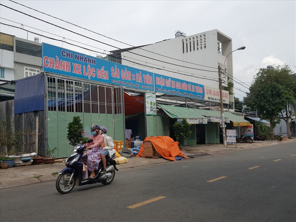 Công trình vi phạm trật tự xây dựng tại khu dân cư Bình Trị Đông (đường số 30, phường Bình Trị Đông B, quận Bình Tân, TPHCM). Ảnh: HỮU HUY