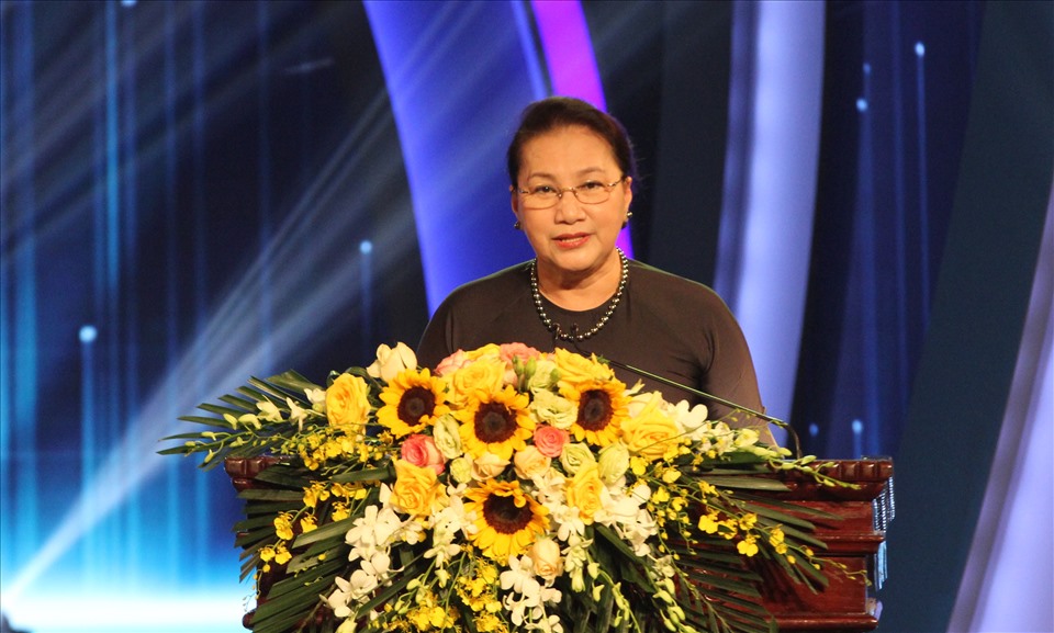 Chủ tịch Quốc hội Nguyễn Thị Kim Ngân phát biểu tại Lễ trao giải. Ảnh T.Vương