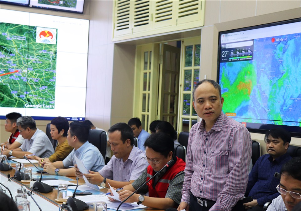 TS Nguyễn Xuân Anh - Viện trưởng Viện Vật lý địa cầu thông tin về động đất. Ảnh: Ngọc Hà