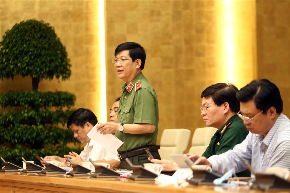 Thứ trưởng Bộ Công an Nguyễn Văn Sơn phát biểu ý kiến. Ảnh: VGP/Đình Nam