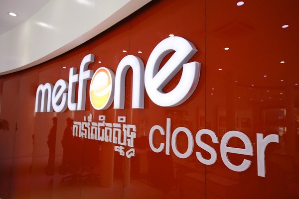 Tại Campuchia, mạng Metfone (thương hiệu của Viettel tại Campuchia) lần đầu tiên phủ sóng tới 97% dân cư nhanh chóng trở thành mạng có thị phần số 1 tại đất nước này.