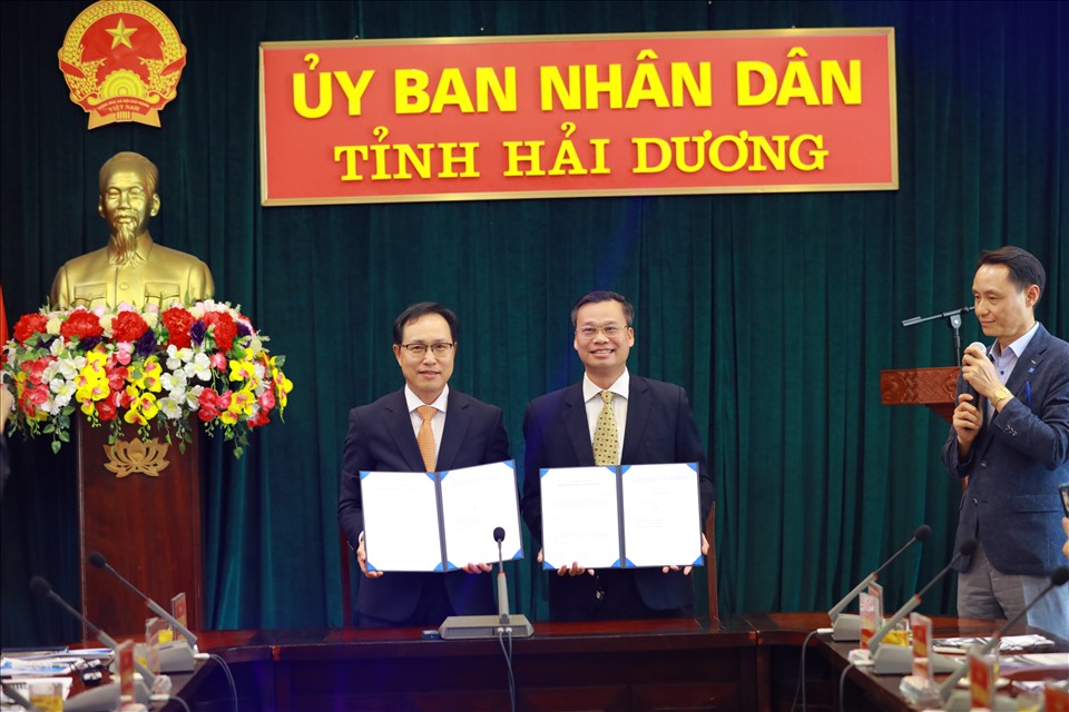 Mr. Choi Joo Ho và Mr. Nguyễn Văn Nhượng - TGĐ Công ty TNHH Đồng Bằng.