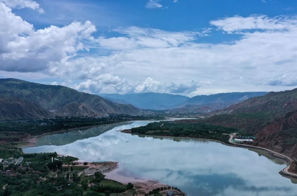 Đoạn sông Hoàng Hà ở Hải Đông, tỉnh Thanh Hải, Trung Quốc. Ảnh: Tân Hoa Xã.