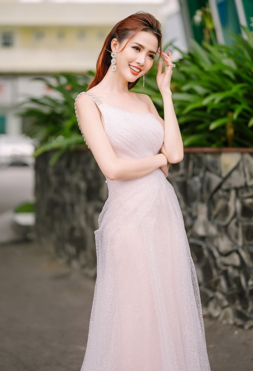 Hoa hậu Đại sứ Du lịch Thế giới 2018 Phan Thị Mơ vừa có chuyến công tác ở xứ Tây Đô.