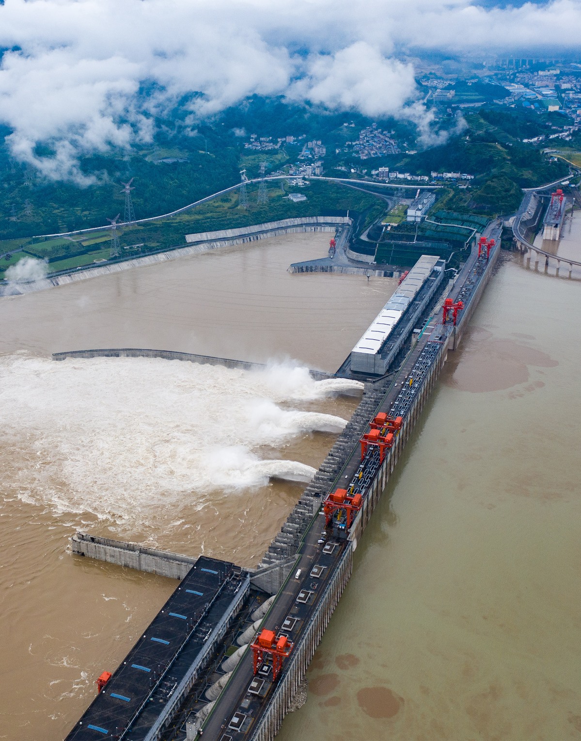 Китайская дамба. Три ущелья ГЭС. Три ущелья Янцзы. Санься ГЭС Китай. Плотина три ущелья в Китае.