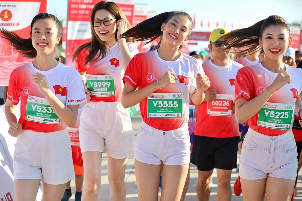 Đường chạy giải Vô địch Quốc gia Marathon và cự ly dài báo Tiền Phong (Tiền Phong Marathon) 2020 trở nên rực rỡ sắc màu, nhờ sự hoá trang của các vận động viên phong trào.