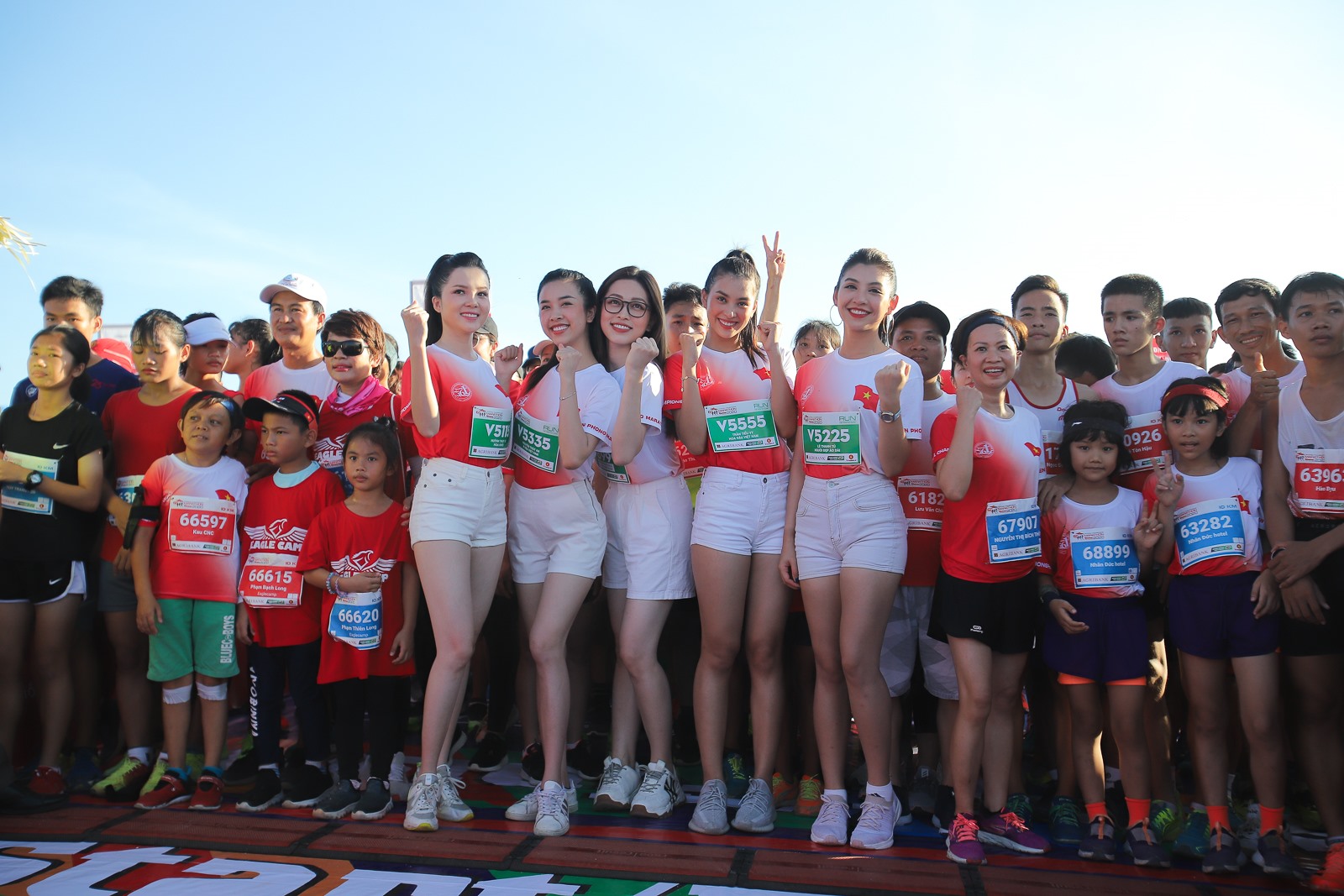 Các người đẹp đã góp phần thổi lửa trong cuộc tranh tài giải Vô địch Quốc gia Marathon và cự ly dài báo Tiền Phong 2020.