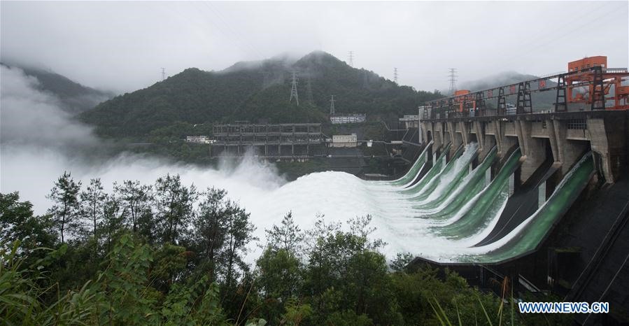 Hồ thuỷ điện Tân An Giang xả lũ ngày 7.7. Ảnh: Tân Hoa Xã