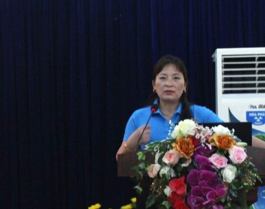 Đồng chí Nguyễn Thị Thiện - Tỉnh ủy viên, UV BCH Tổng Liên đoàn, Chủ tịch LĐLĐ tỉnh phát biểu khai mạc Hội nghị.