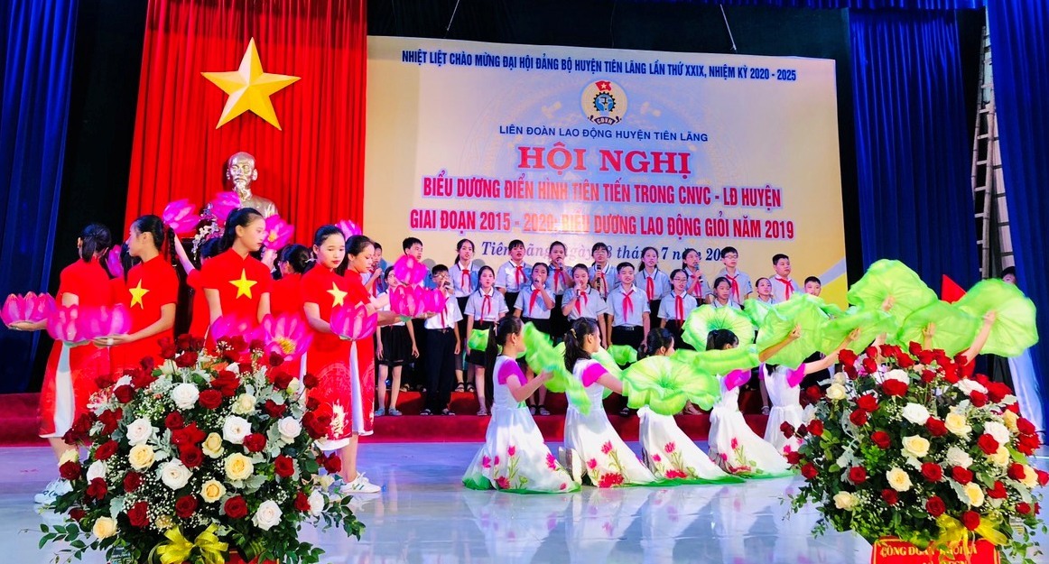 Giai đoạn 2015-2020, CNVCLĐ huyện Tiên Lãng đóng góp hàng trăm đề tài, sáng kiến làm lợi cho cơ quan, đơn vị, doanh nghiệp. Ảnh BTG