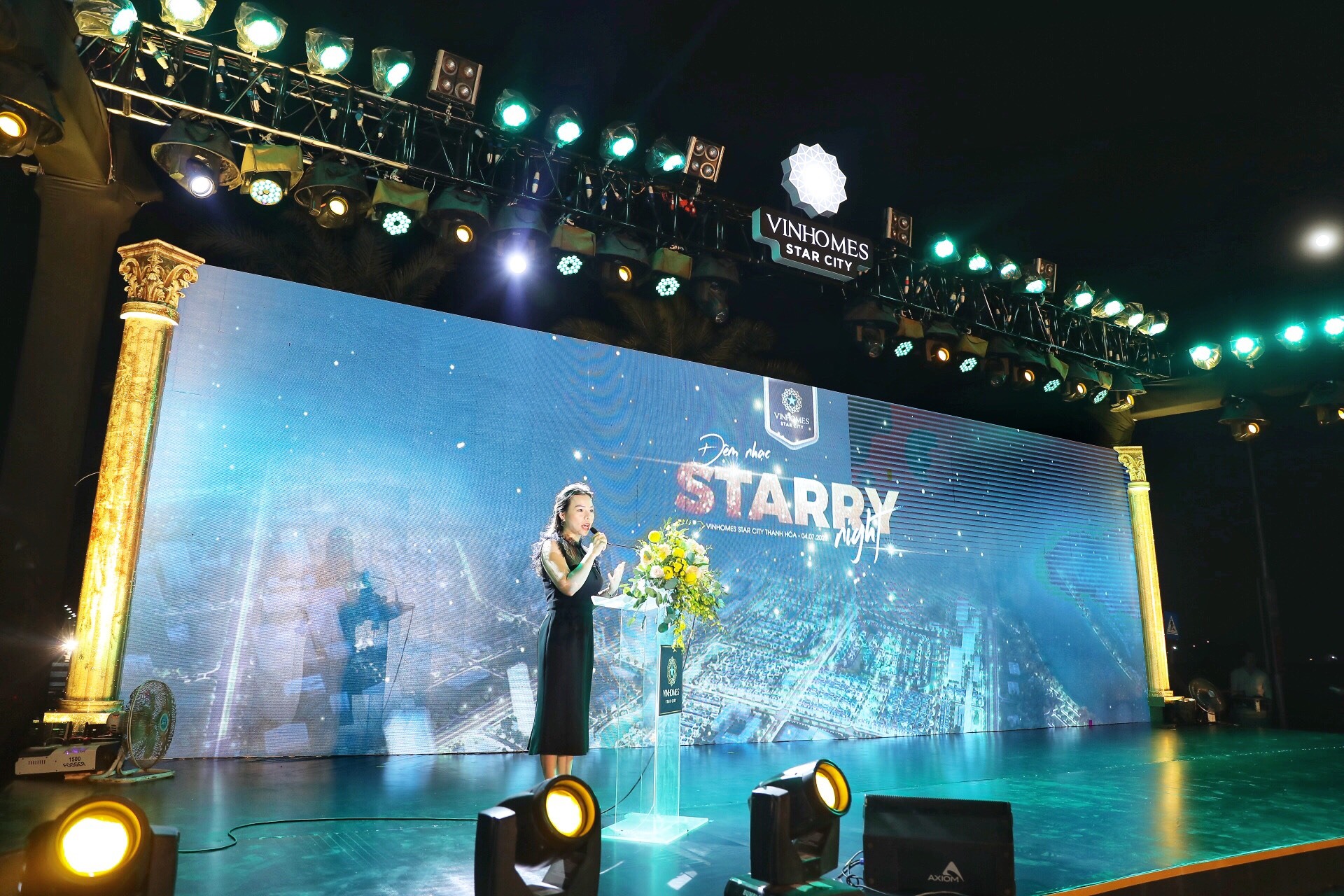 Đại diện chủ đầu tư, Bà Phan Diệu Thúy – Giám đốc Kinh doanh Vinhomes phát biểu tại đêm nhạc.