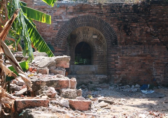 Một trong hai cổng vòm mới lộ diện ở gần Đông Thành Thuỷ quan sau đợt di dời dân cư đợt 1 khỏi khu vực thượng thành của Kinh thành Huế.