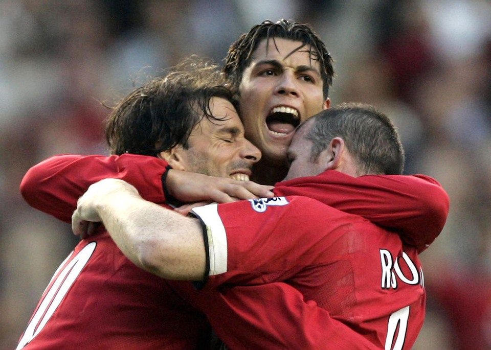 Ruud van Nistelrooy, Cristiano Ronaldo và Wayne Rooney. Ảnh: AP