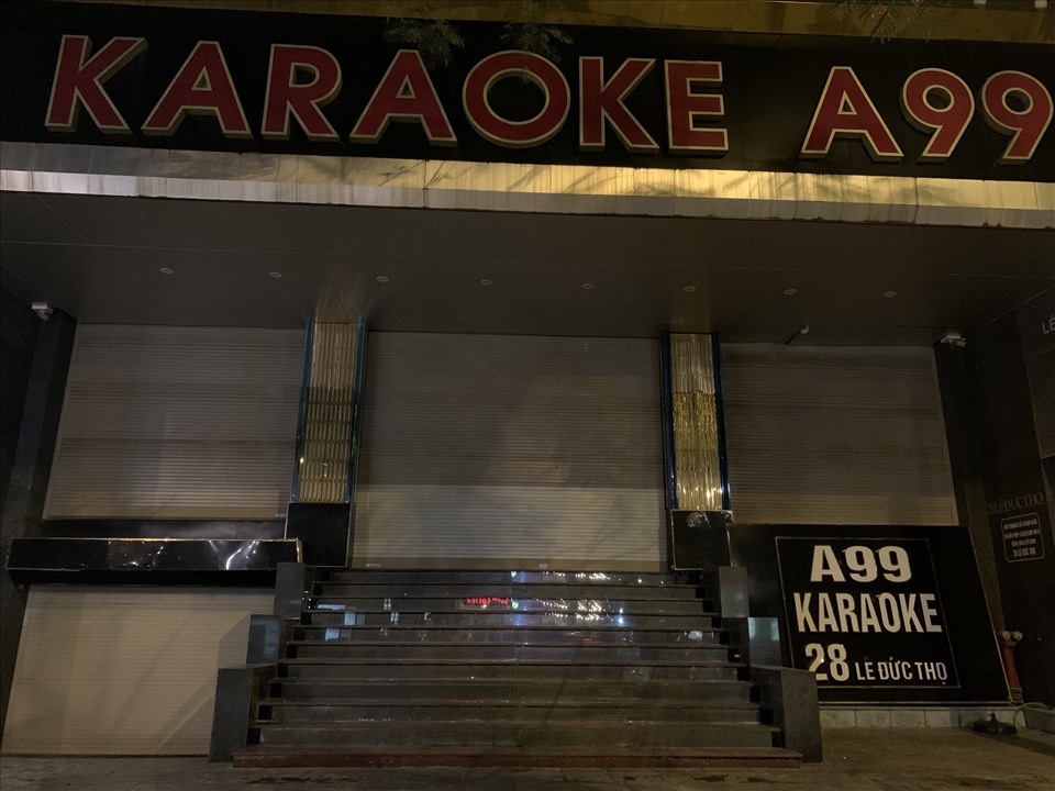 Quán karaoke lớn nhất trên đường Lê Đức Thọ A99 đã đóng cửa vì dịch COVID-19. Ảnh: Huyền Chang