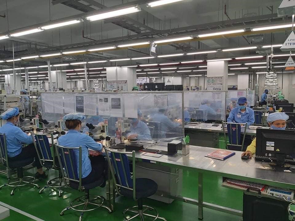 Không chỉ ở các phòng ăn, ở nơi làm việc, Công ty TNHH Daiwa Việt Nam cũng chú trọng bảo vệ an toàn cho người lao động