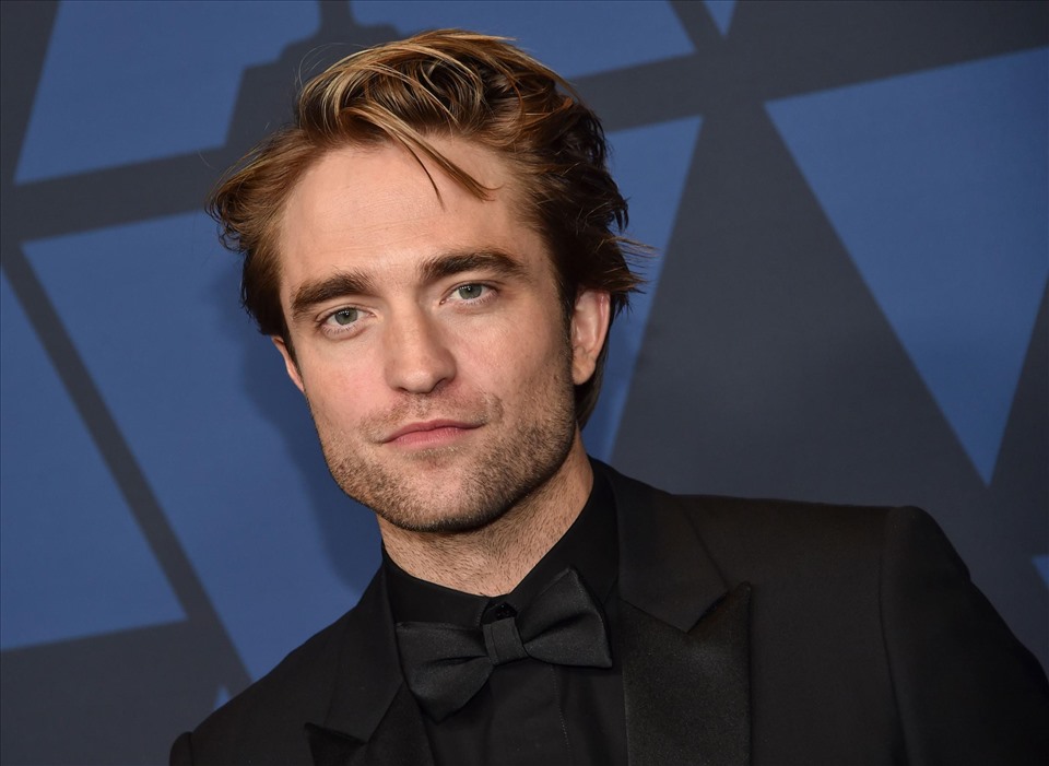 Robert Pattinson sẽ khiến khán giả thích thú khi vừa đảm nhận vai “Người dơi” vừa đảm nhận nhân vật phản diện Joker. Ảnh: Mnet