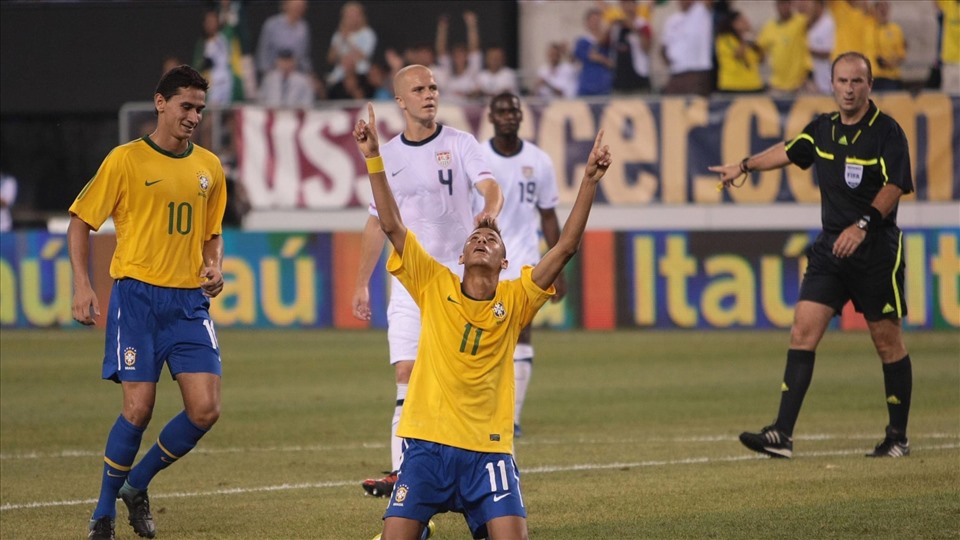 Neymar ghi bàn ngay trong ngày ra mắt đội tuyển Brazil. Ảnh: FIFA