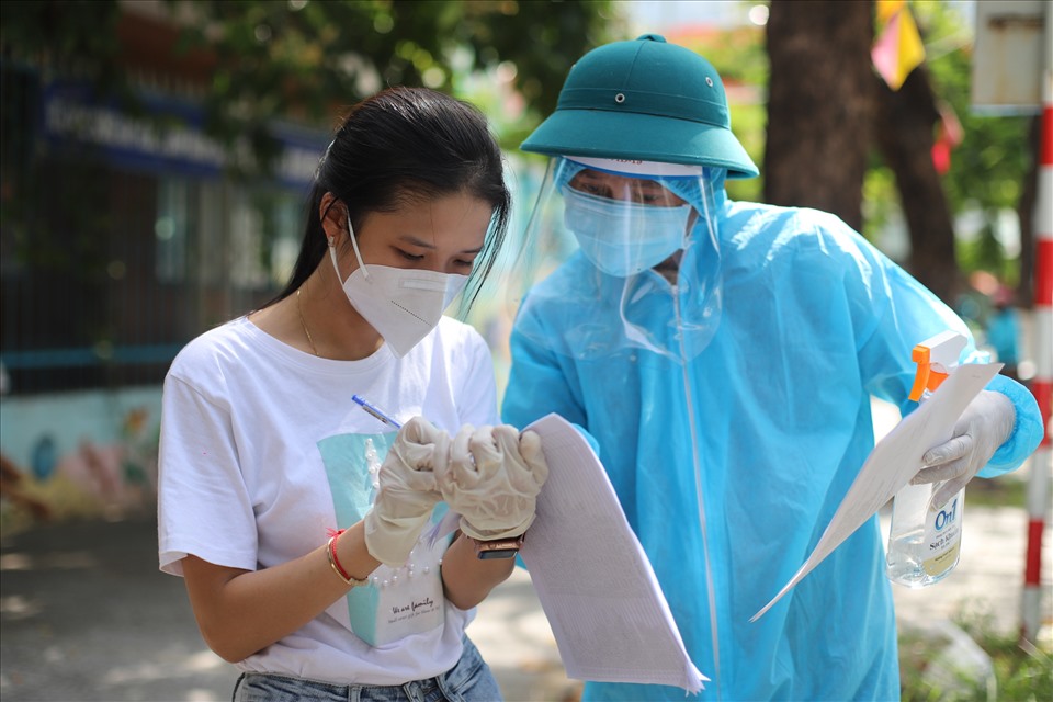  Để thuận lợi trong quá trình đưa người bệnh về quê, nhóm “chuyến xe 0 đồng” phối hợp với bệnh viện