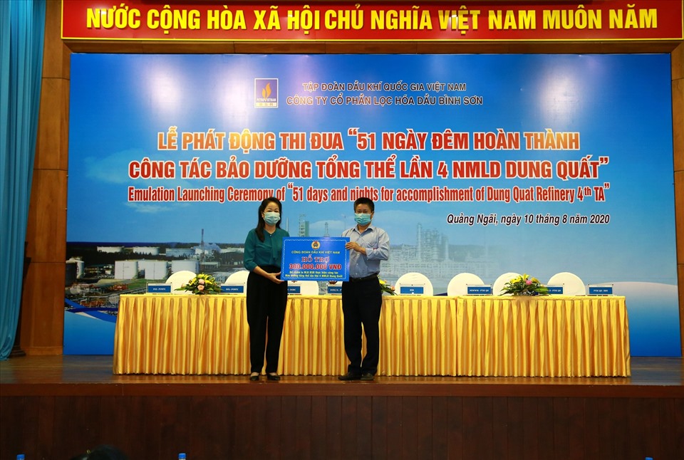 Tại buổi lễ, Công đoàn Dầu khí Việt Nam đã trao 300 triệu đồng tài trợ cho Công đoàn BSR để tổ chức các hoạt động chăm lo sức khỏe người lao động BSR trong đợt BDTT lần này.