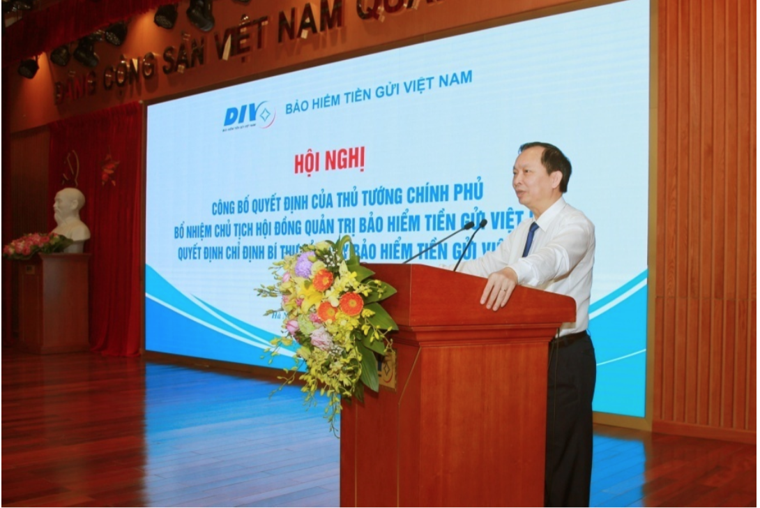 Ông Đào Minh Tú – Phó Thống đốc Thường trực NHNN phát biểu chỉ đạo tại buổi công bố quyết định. Ảnh DIV