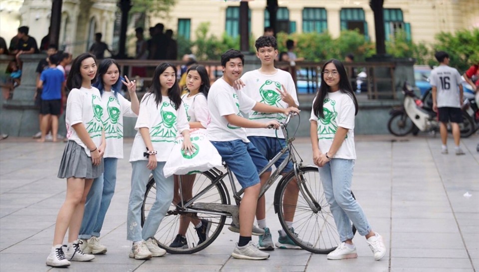 Cobtain được lập nên từ 7 bạn học sinh đang theo học tại các trường trung học BVIS, Concordia, BIS và Archimedes trên địa bàn thành phố Hà Nội.
