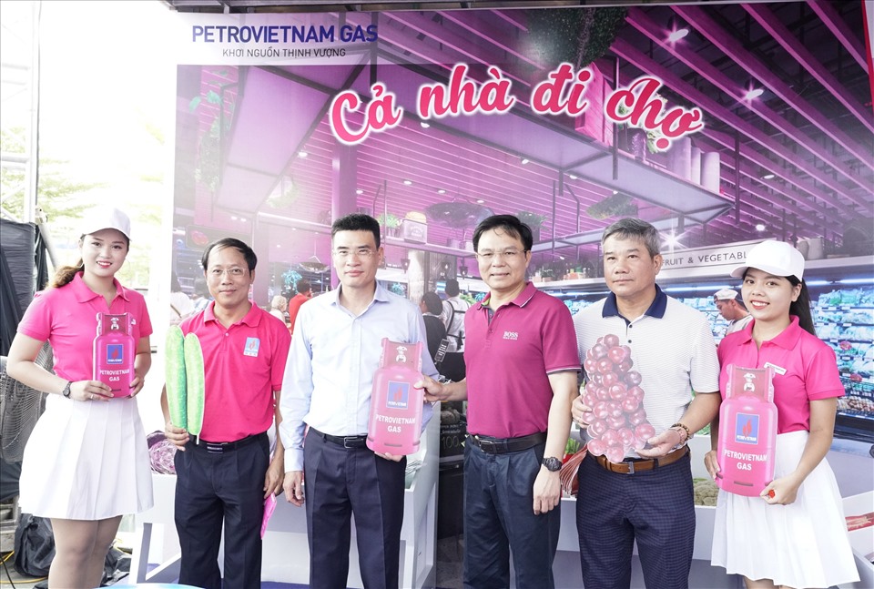 Lãnh đạo PVN và PV GAS ủng hộ Ngày hội PV GAS giới thiệu sản phẩm bình gas Petrovietnam gas