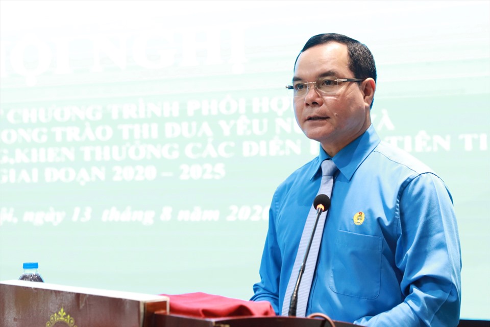 Đồng chí Nguyễn Đình Khang, Chủ tịch Tổng LĐLĐVN phát biểu tại Hội nghị. Ảnh: Hải Nguyễn