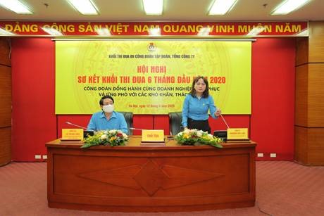 Đồng chí Nghiêm Thùy Lan - Chủ tịch Công đoàn Dầu khí Việt Nam - đơn vị Khối trưởng phát biểu tại Hội nghị