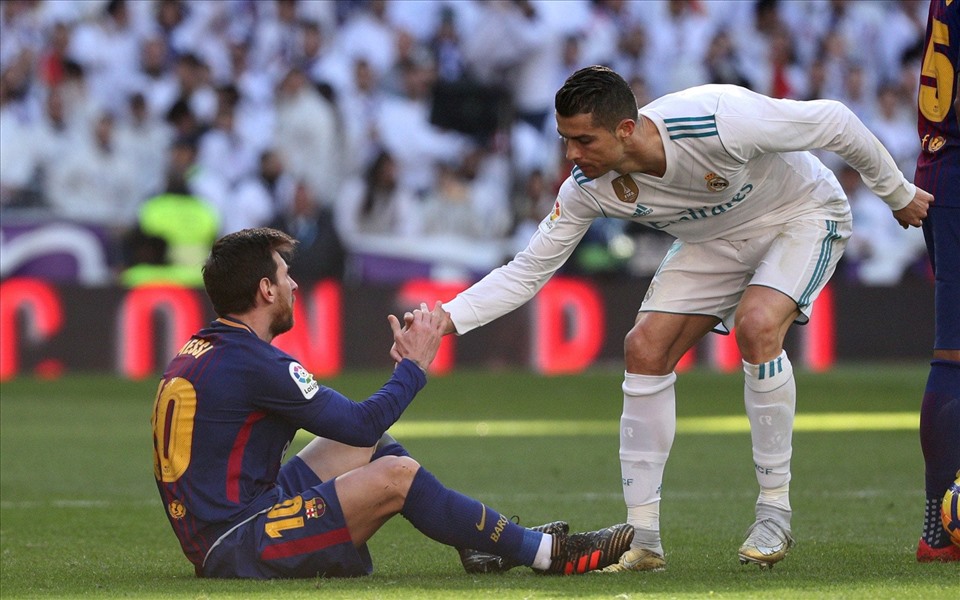 Ronaldo kết hợp với Lionel Messi trên sân cỏ sẽ tạo sức hút vô cùng lớn. Ảnh: Reuters