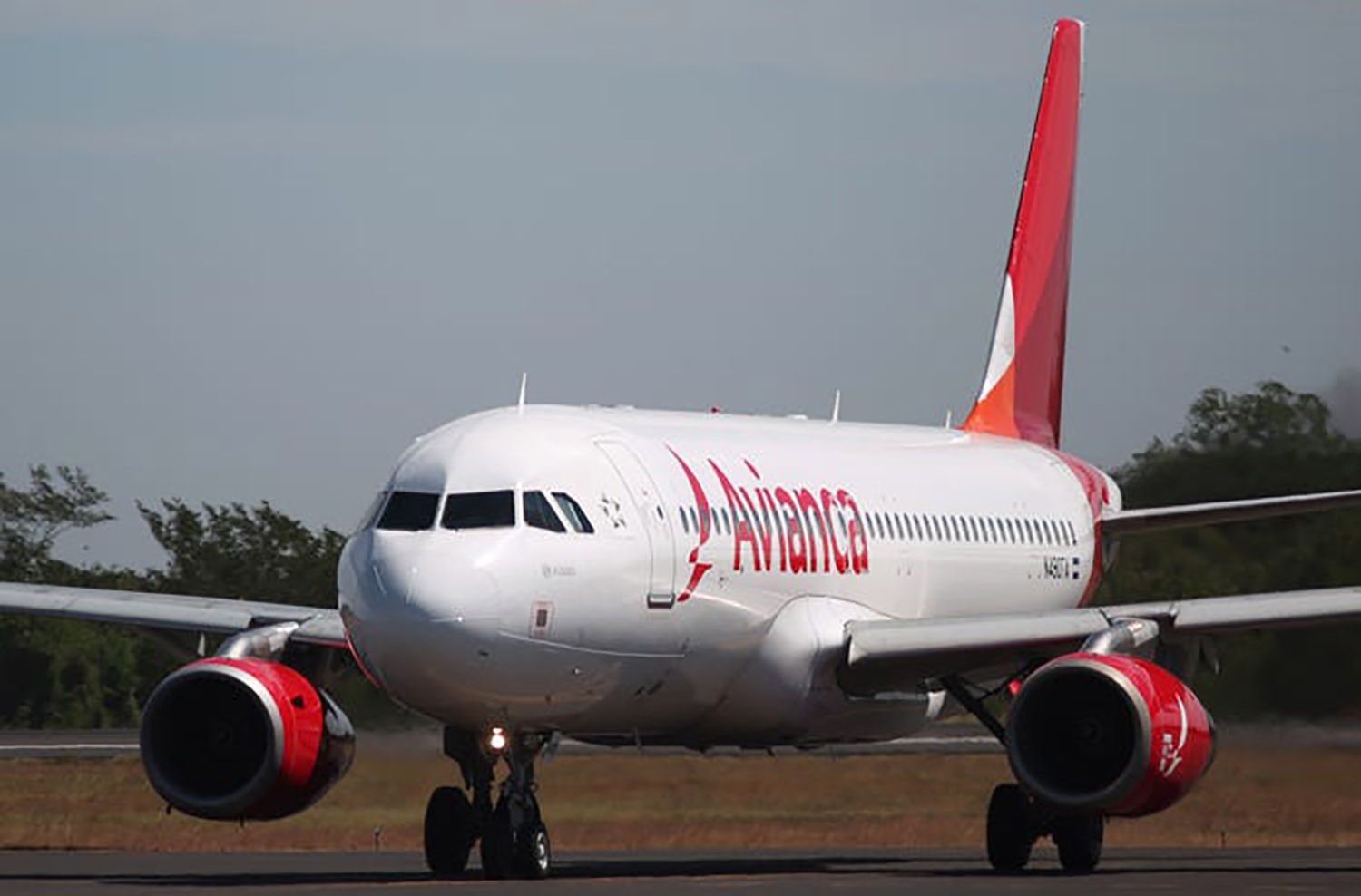 Do ảnh hưởng của dịch Covid-19, Avianca, hãng hàng không lâu đời nhất Nam Mỹ đã nộp đơn xin phá sản. Ảnh: Business Insider