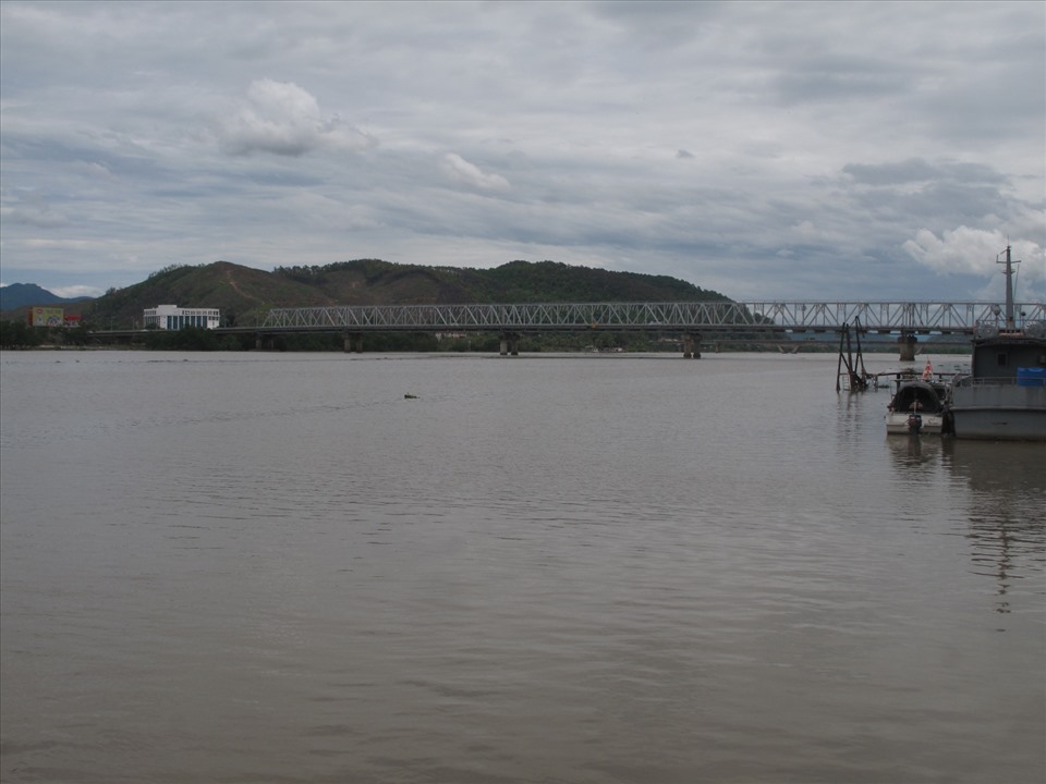 Sông Lam về tới Bến Thủy mở rộng lòng đón thêm nguồn nước phía Nam. Ảnh: Giao Hưởng