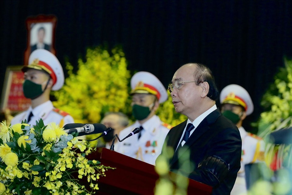 Thủ tướng Chính phủ Nguyễn Xuân Phúc đọc lời điếu văn. Ảnh HN