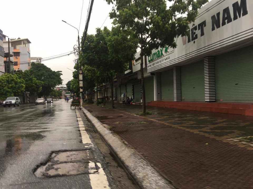 Các đường phố chính của thành phố Hải Dương vắng người - ảnh Bùi Tú