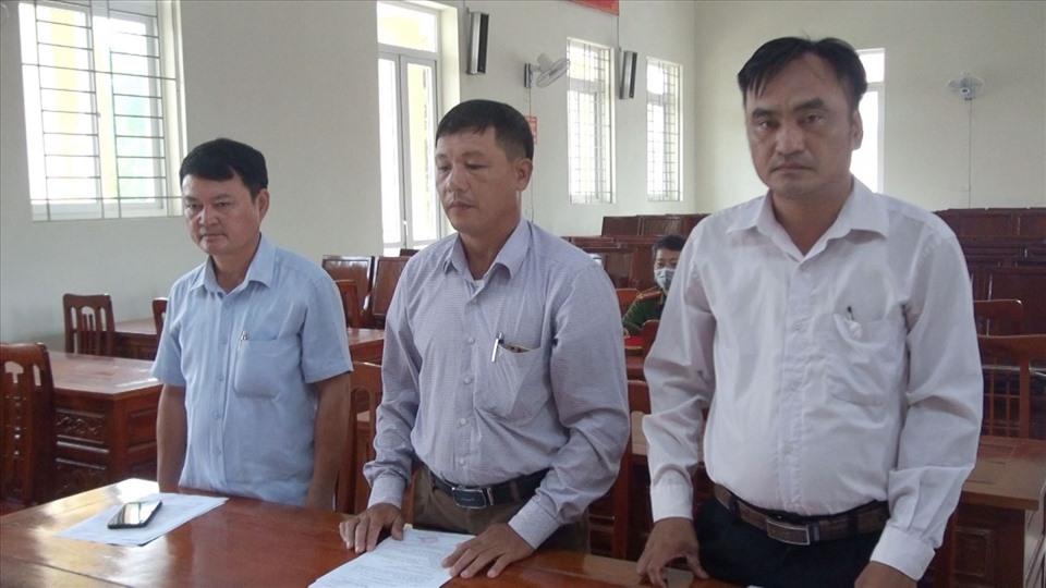 Nguyên 3 cán bộ xã Hà Vinh, huyện Hà Trung (Thanh Hóa) bị khởi tố điều tra. Ảnh: CATH