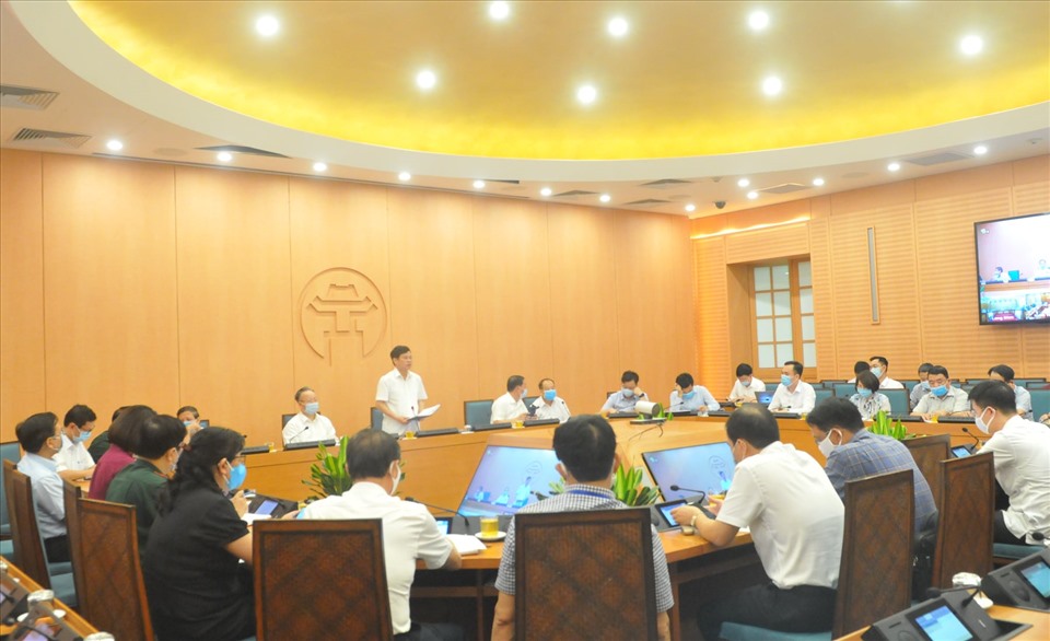 BCĐ phòng chống dịch COVID-19 Hà Nội họp chiều ngày 17.8. Ảnh: Công Thọ